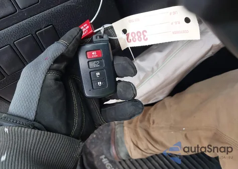 2018 Toyota Highlander Xle z USA, uszkodzony, nr VIN 5TDJZRFH5JS882115